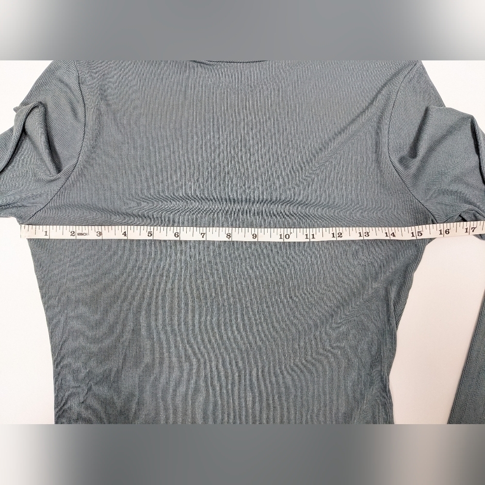 Sunday Best Freshman women's sage turtleneck size M - Picture 10 of 11